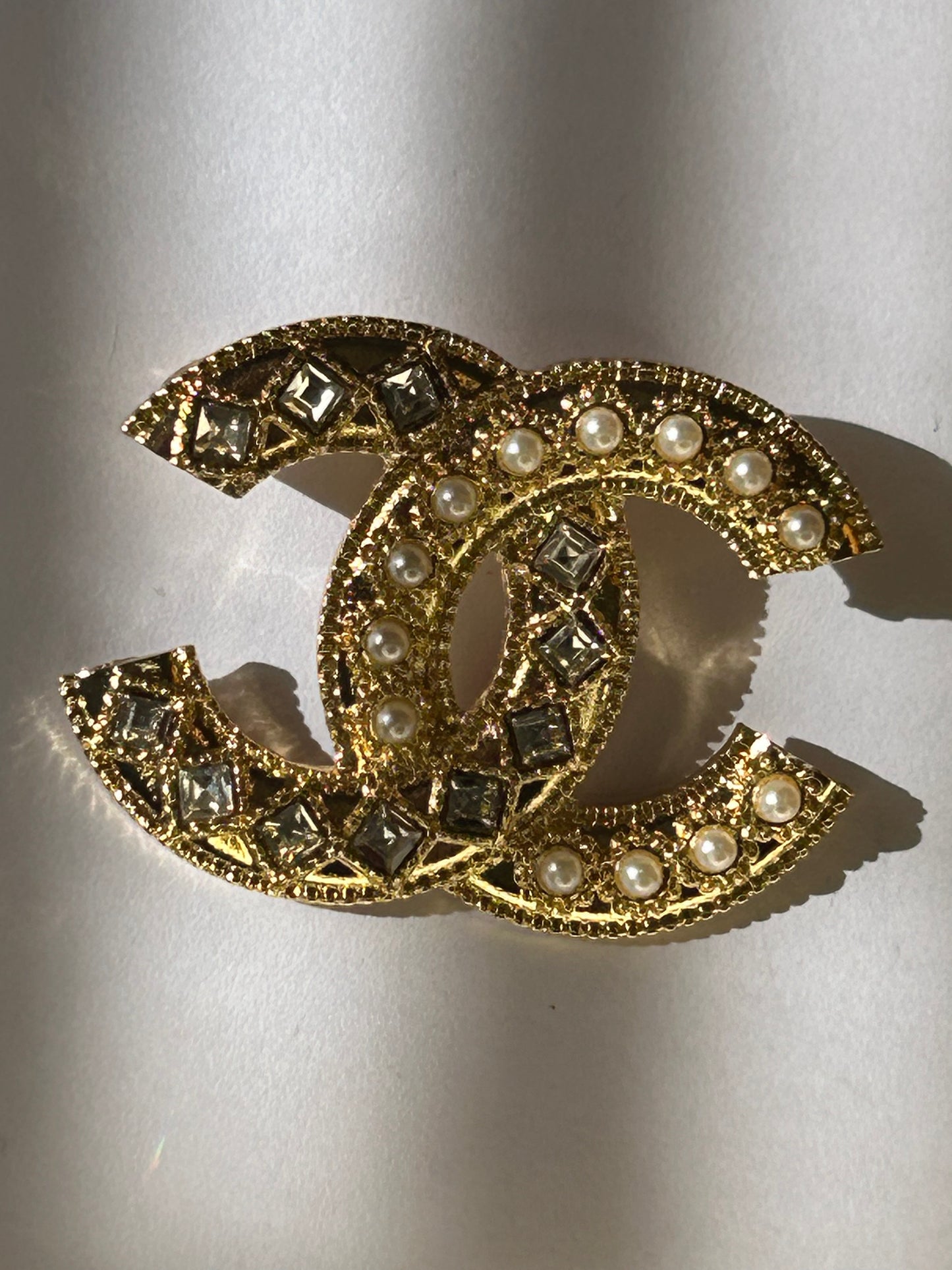 Brooches gold